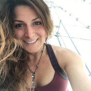 Meet your Posher, Lora